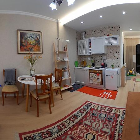 Bani'S Cozy Lovely Apt Tirana Kültér fotó