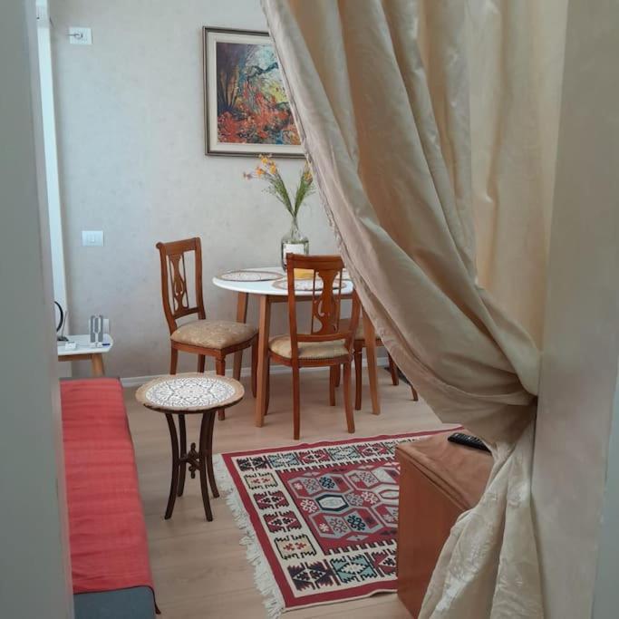 Bani'S Cozy Lovely Apt Tirana Kültér fotó